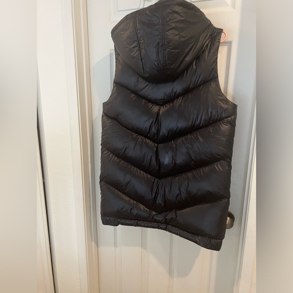 Michael Kors down jacket , black with gold zippers. Size Medium - Picture 3 of 5